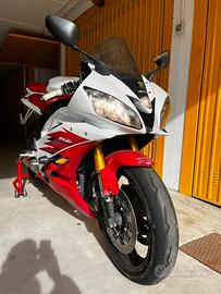 YAMAHA R6