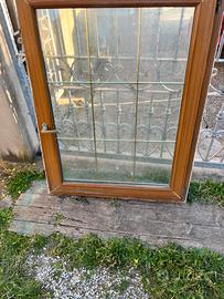 Finestra in pvc effetto legno 100x130 con persiana