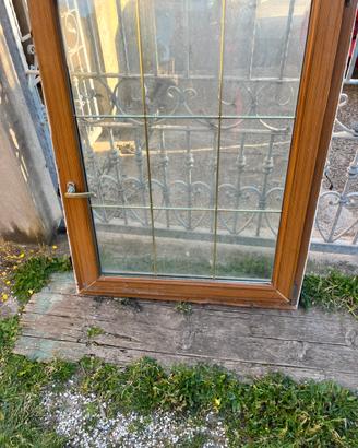 Finestra in pvc effetto legno 100x130 con persiana