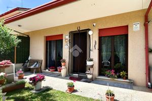 VILLA A SCHIERA CENTRALE A ARGENTA