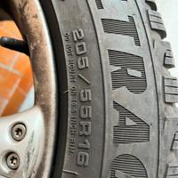 Pneumatici invernali 205/55R16 Goodyear con cerchi