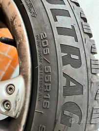 Pneumatici invernali 205/55R16 Goodyear con cerchi