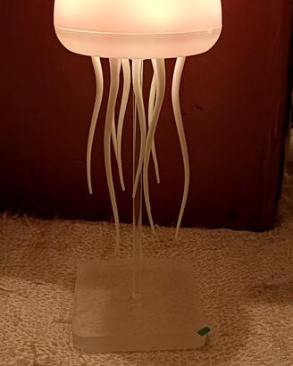 lampada notturna medusa con tentacoli in movimento