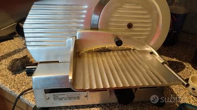 Affettatrice interamente in acciaio 