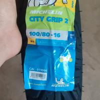 gomma Michelin 100-80 R16 per scarabeo