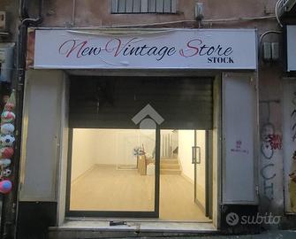 NEGOZIO A GENOVA