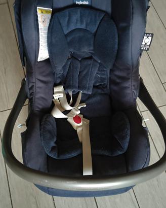 seggiolino auto e vaschetta bagnetto 