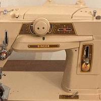 Macchina da cucire Singer modello 401 Automatica