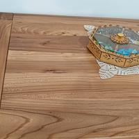 Tavolo in legno di Olmo massiccio.
