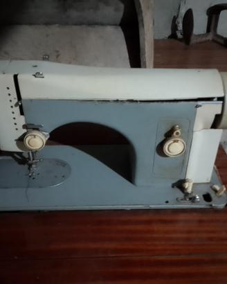 macchina da cucire con mobile 