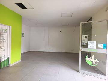 Locale commerciale - Doppia vetrina fronte strada