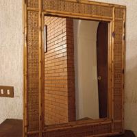 SPECCHIO CON CORNICE IN RATTAN
