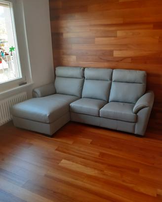 Divano in pelle con chaise  longie Poltrone Sofà