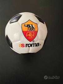 Scatolina di plastica a forma di pallone da calcio