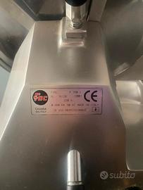 affettatrice inclinata uso professionale FAC 