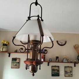Lampadario stile Liberty ottone e vetro opalino