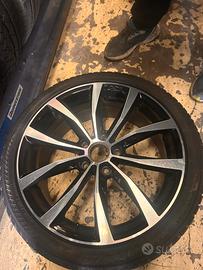 Cerchi e gomme 225/40 r18 92w