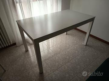 Tavolo in legno 140x80 - 6 posti 