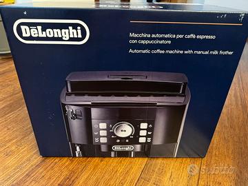Macchina del caffè Delonghi ECAM12.121.B nuova