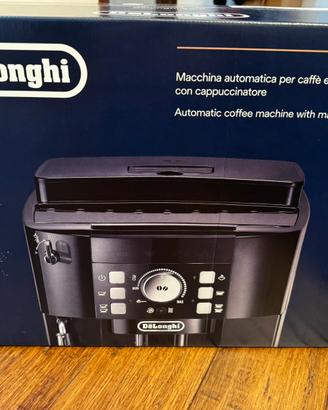 Macchina del caffè Delonghi ECAM12.121.B nuova
