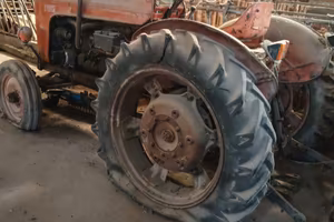 trattore agricolo 