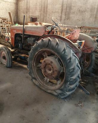 trattore agricolo 