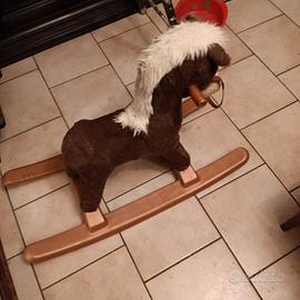 cavallo a dondolo  vintage. 