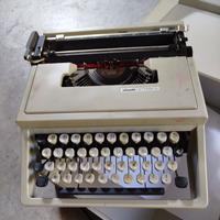 Macchina da scrivere portatile "Olivetti Macchina