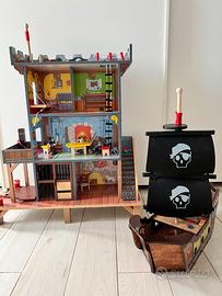 Fortino dei pirati in legno con Barca
