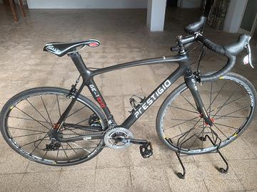 Bici da strada in carbonio