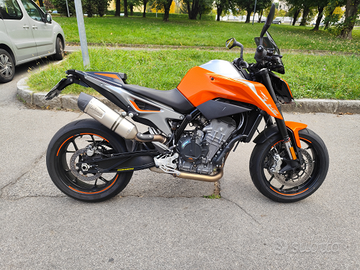 KTM duke 790