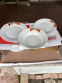 SERVIZI DI PIATTI NATALIZI IN PORCELLANA – 2 SET D