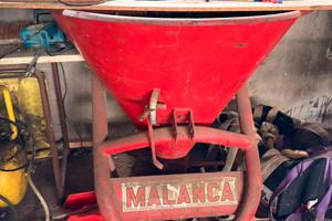 Spandiconcime trattore