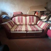 Divano stile classico con struttura in legno