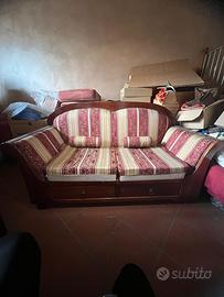 Divano stile classico con struttura in legno