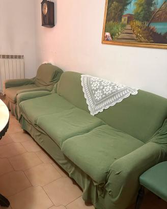 Divano letto e poltrona coordinata
