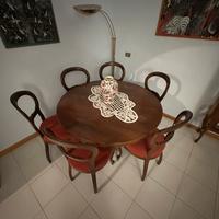 Tavolo rotondo vintage in legno con 6 sedie