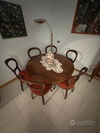 Tavolo rotondo vintage in legno con 6 sedie