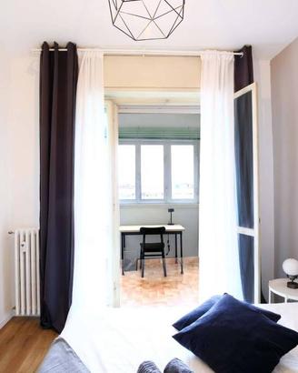 Stanza in appartamento di 150 m² a Milano
