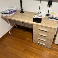 Libreria e scrivania, mobili studio