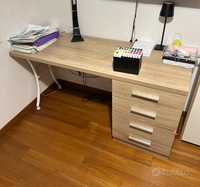 Libreria e scrivania, mobili studio