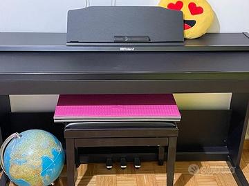 pianoforte Roland RP102BK