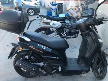 ciclomotore Peugeot tweet 200