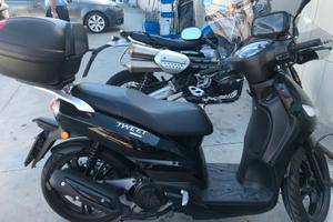 ciclomotore Peugeot tweet 200