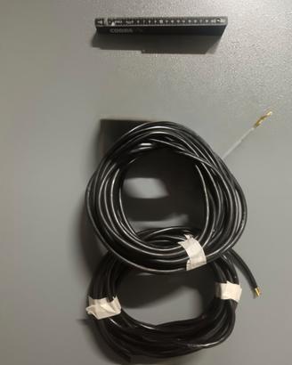 UNA matassa di cavo elettrico tripolare