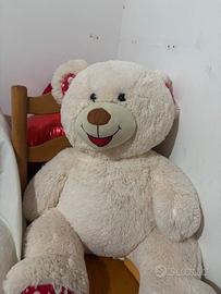 pupazzo grande di un metro