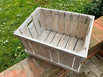 Shabby chic Cassetta porta legna, libri, riviste