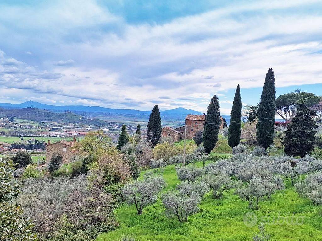 Rustico / Casale di 300 m² con box auto a Castigli - Vista 2