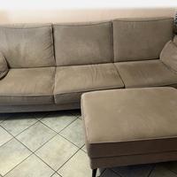 Divano 3 posti con pouf