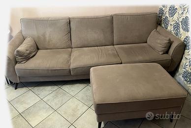 Divano 3 posti con pouf